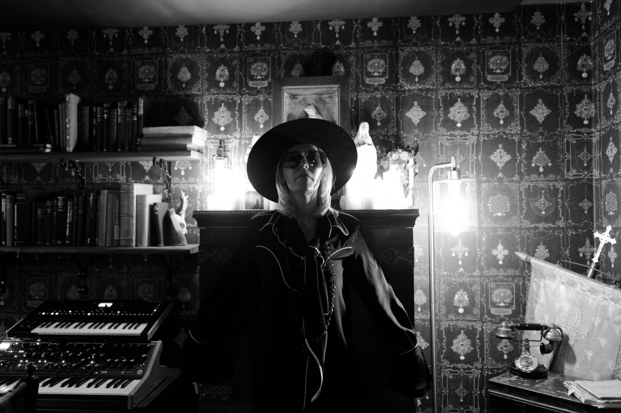bird-janie-price-bw-keys